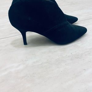 Black Suede Pumps (Size 6)